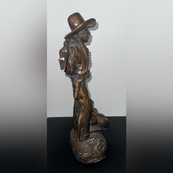 Ceramic Cowboy Statue - Picture 5 of 6
